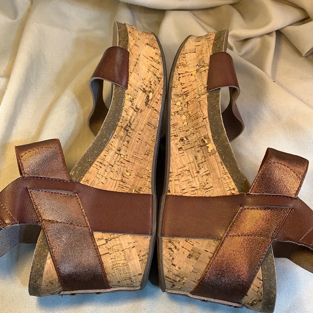 Corkys almost NEW cork wedge sandals